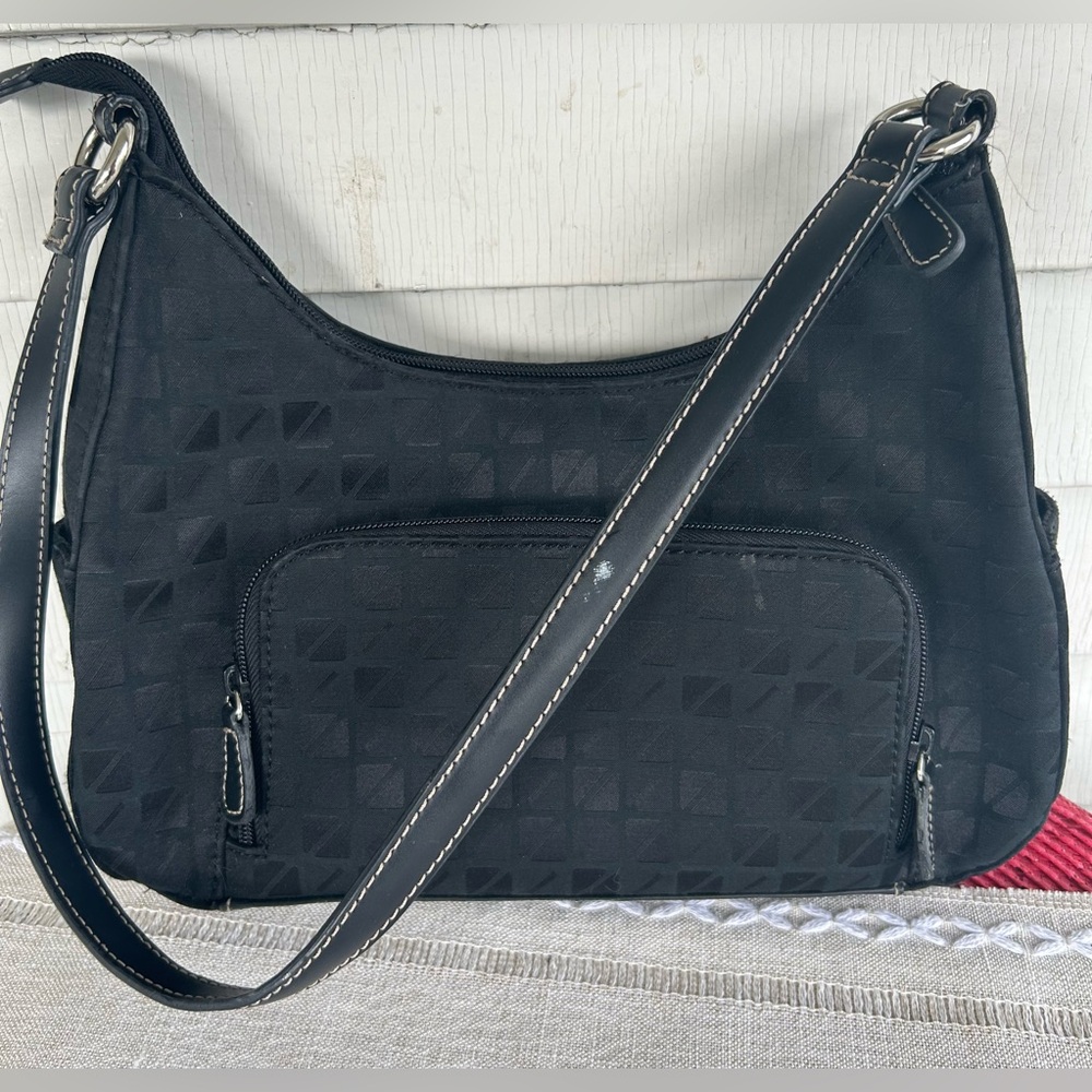 NINE & COMPANY BLACK SHOULDER BAG. EUC